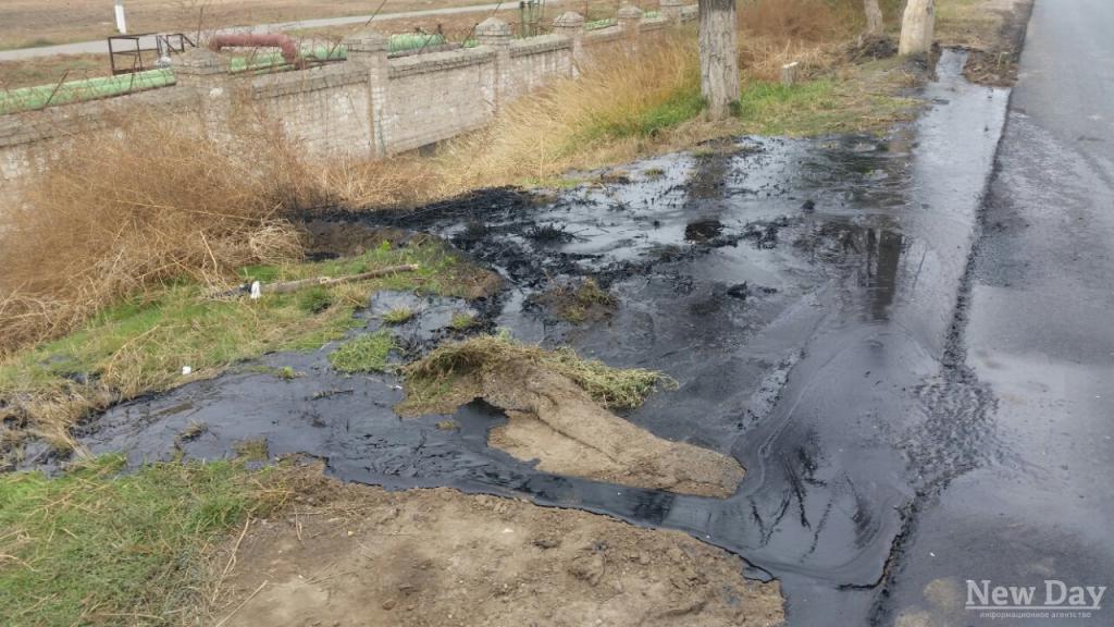 В Волгограде при ДТП произошел разлив битума